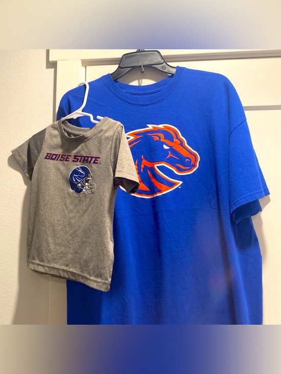 Team Apparel Other - EUC LOT of 2x Boise State Broncos Short Sleeved Shirts Mom/Dad + Son/Daughter!